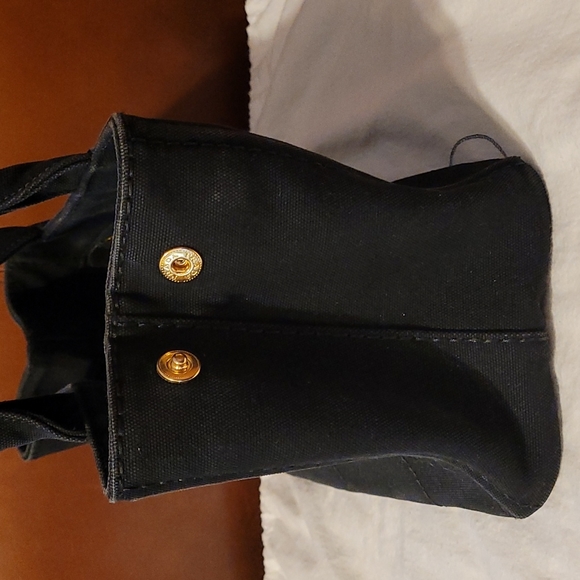 Prada Canapa - Picture 4 of 14